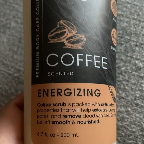 M Black Face Scrub Coffee Scented Energizing Coffee Scrub made with Wheat Straw - Picture 4 of 7